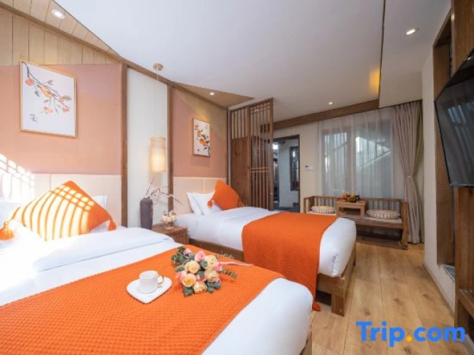 Standard Twin room with courtyard view