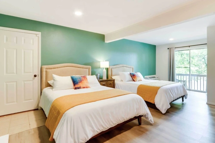 4 Bedrooms Cottage