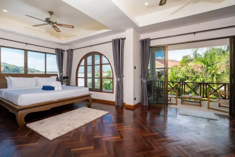 3 Bedrooms Villa with garden view