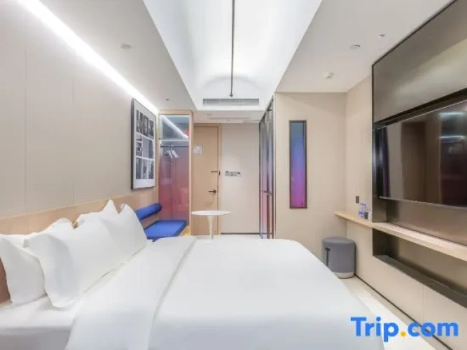 Standard Double room with balcony and with city view