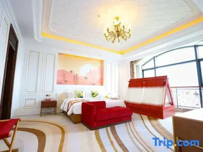 Deluxe Family Suite with lake view