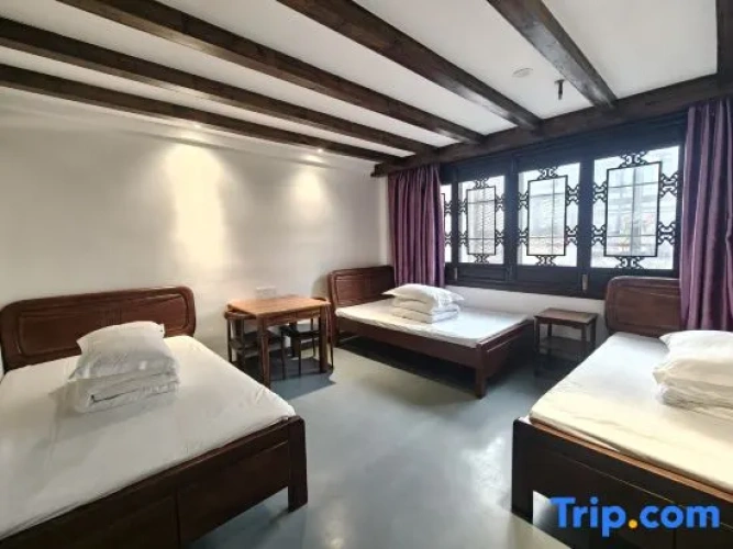 Deluxe Triple Suite