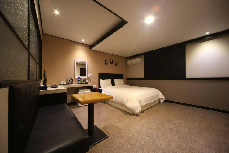 Elysee Hotel