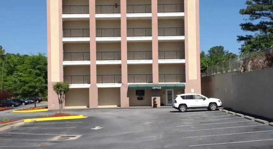 Savannah Suites