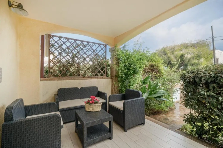 Apartment with garden view