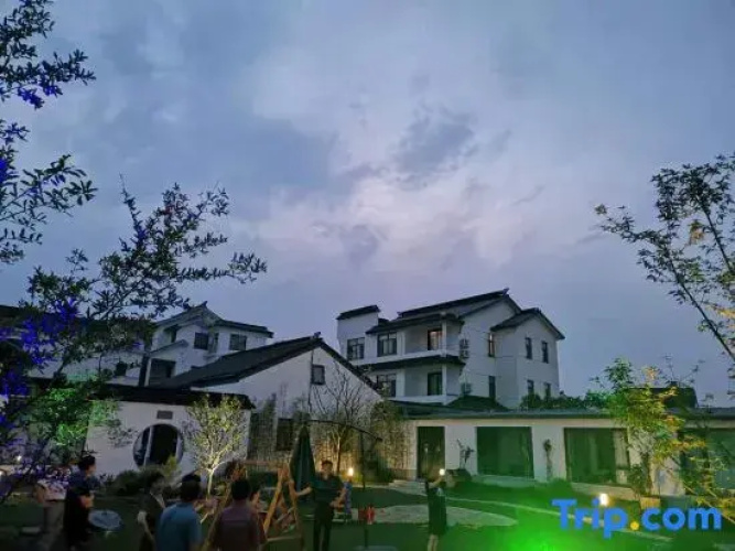 Hongyun Manor