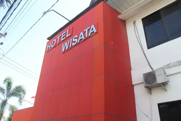 Wisata Hotel by OYO Rooms