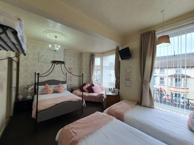 Classic Quadruple room