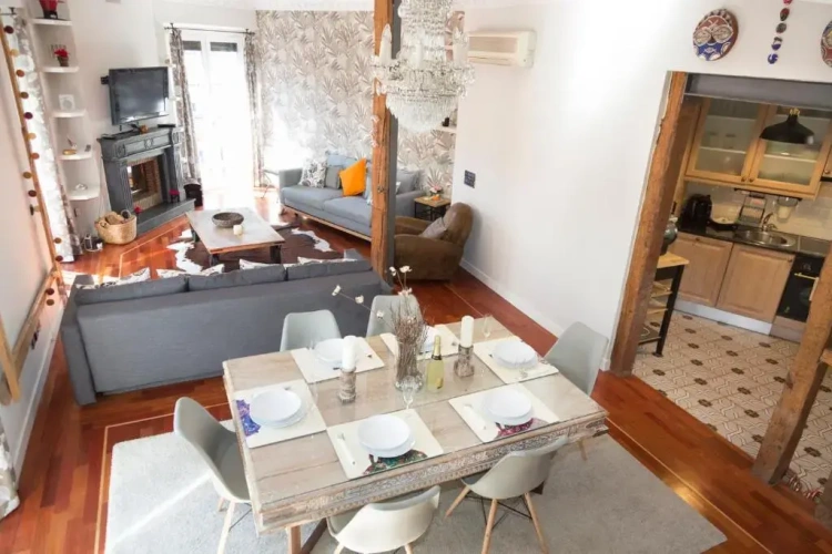 Deluxe Apartment