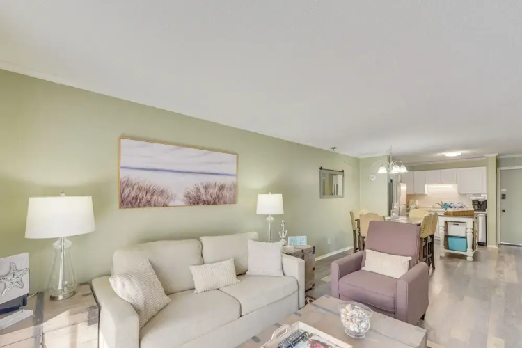 1 Mi to Beach, Pool Access: Hilton Head Island Gem