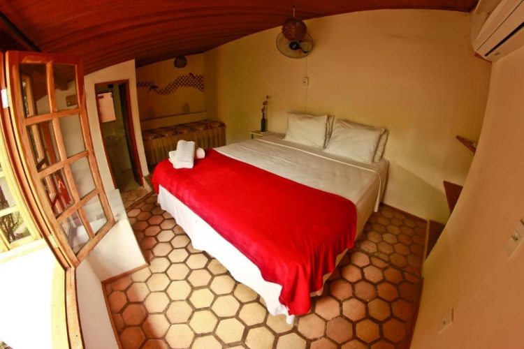 Standard Triple room with garden view