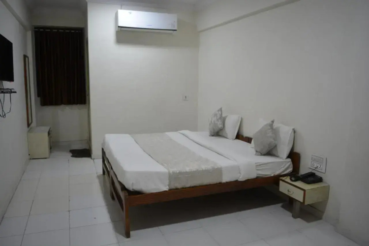Hotel Runway Inn