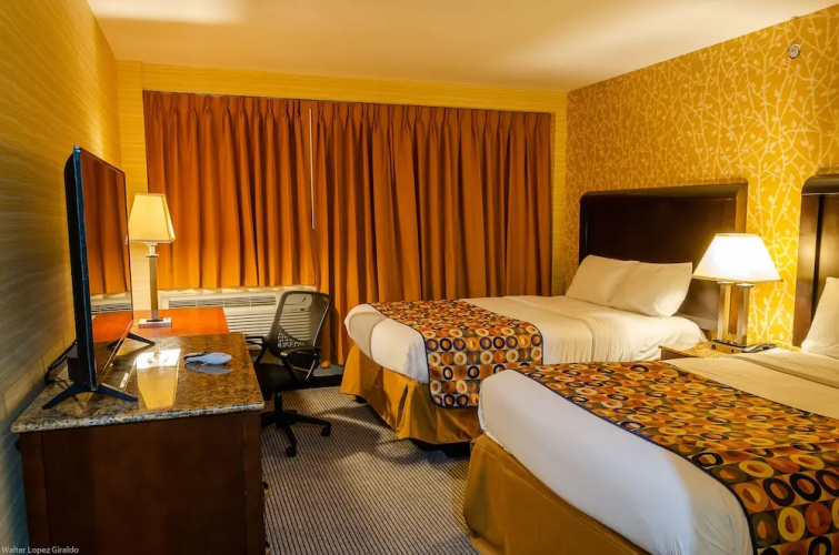 Elmhurst Hotel
