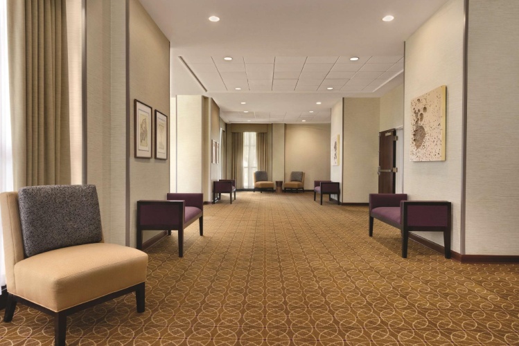 DoubleTree by Hilton Hotel Milwaukee - Brookfield photo 15