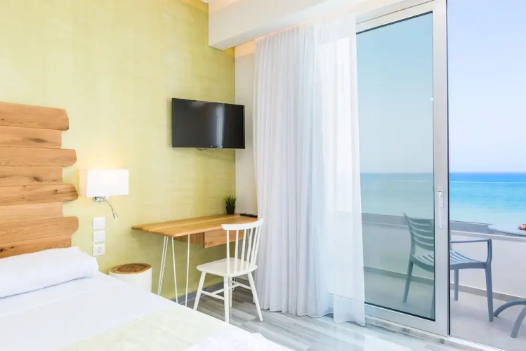 Deluxe Suite with balcony and with sea view