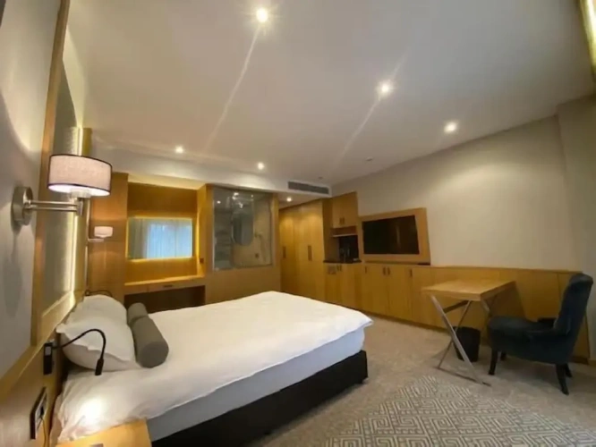 1 Bedroom Standard Family room with balcony and with city view