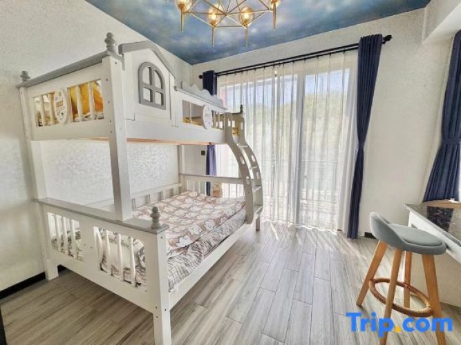 Family Suite with mountain view