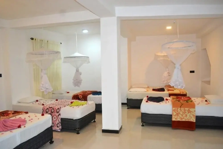 Standard Triple room