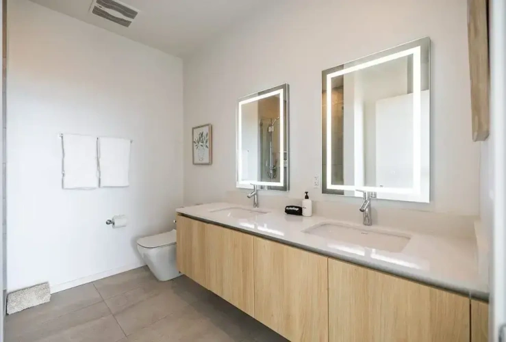 2 Bedrooms Apartment