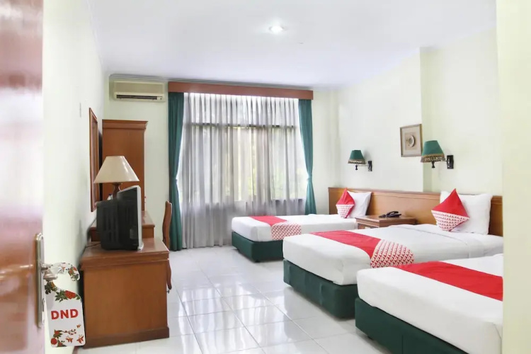 OYO 1100 Galaxy Guesthouse
