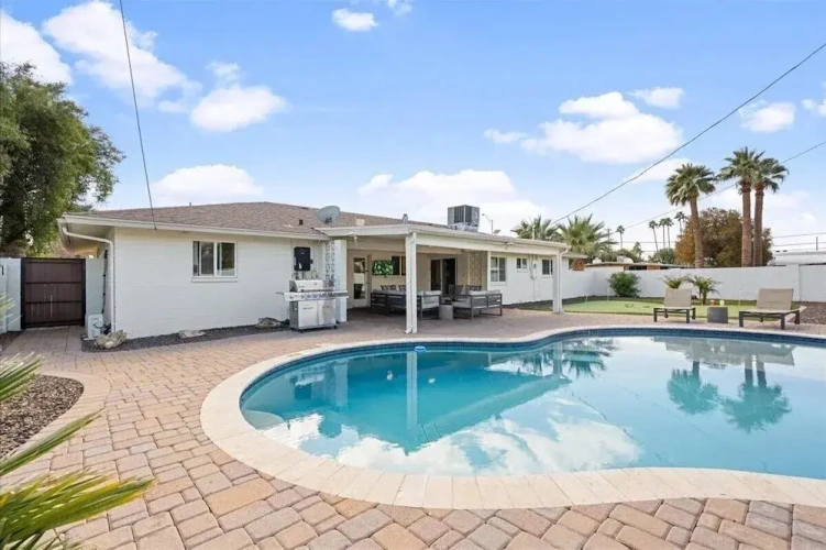 4 Bedrooms Cottage