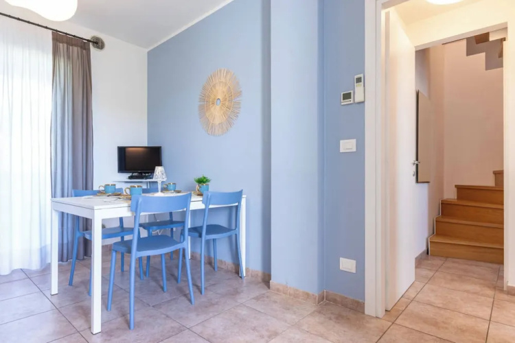 Comfy Apartment With Shared Pool