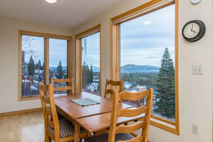 Charming Tahoe Donner Chalet by RedAwning