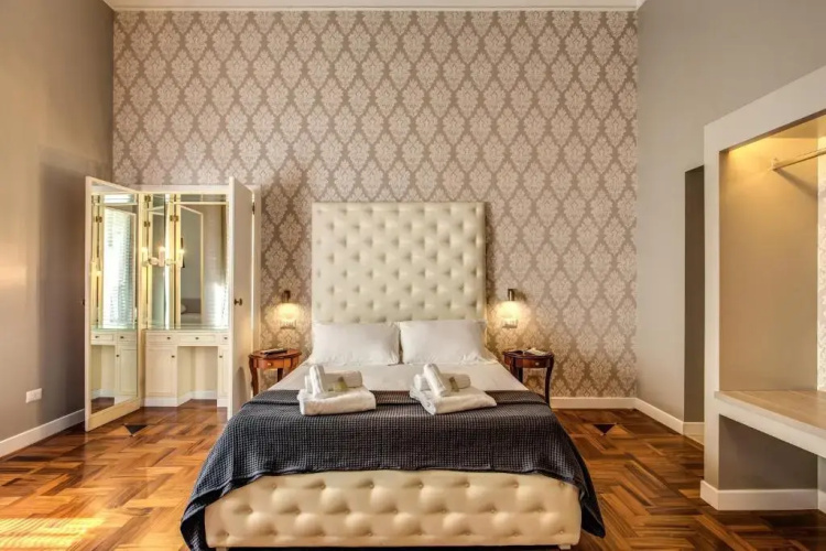The Spanish steps apartment 67