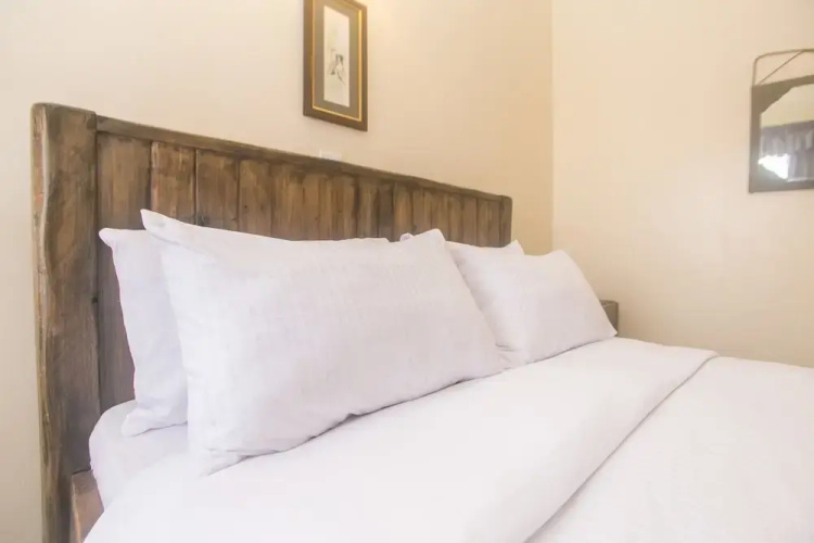 Lux Airport Inn