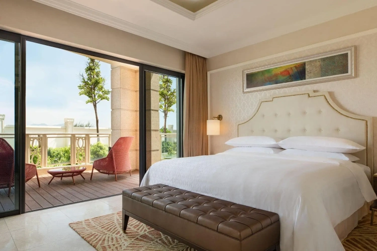 2 Bedrooms Family Connecting Suite with garden view