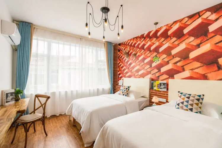 Hand painted art home
