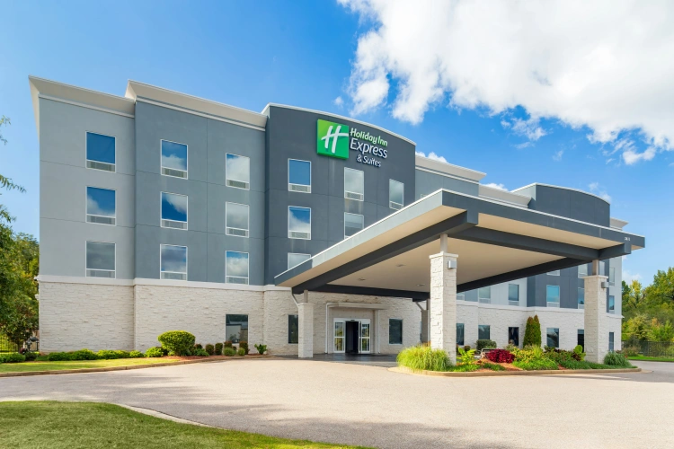 Holiday Inn Express & Suites Memphis Arpt Elvis Presley Blv by IHG