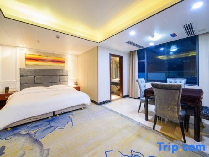 Deluxe Single Suite