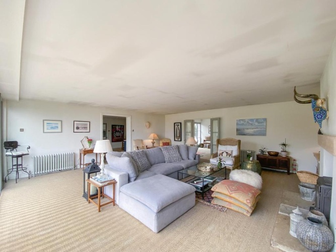 4 Bedrooms Cottage