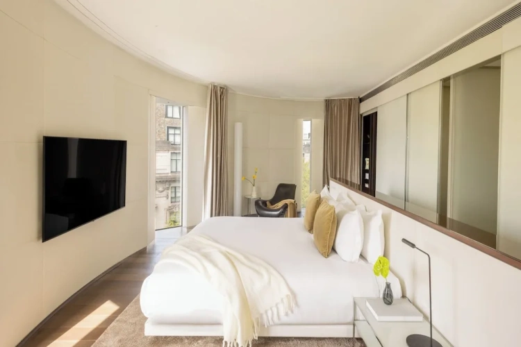 2 Bedrooms Beyond ME+ Suite Panoramic City View