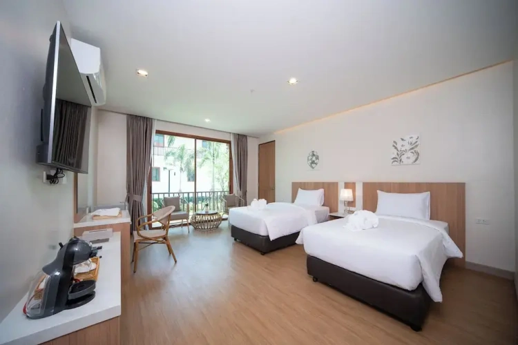 Standard Twin room with balcony