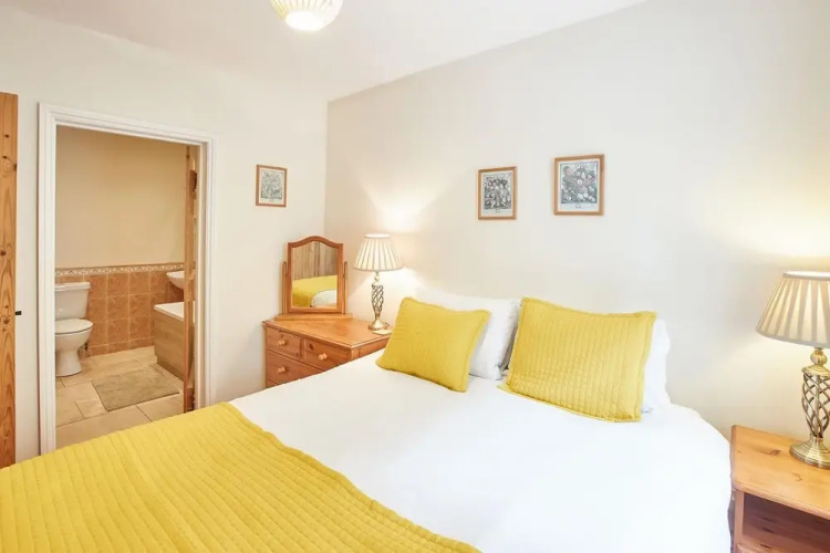 Host Stay Cleveland Bay Cottage