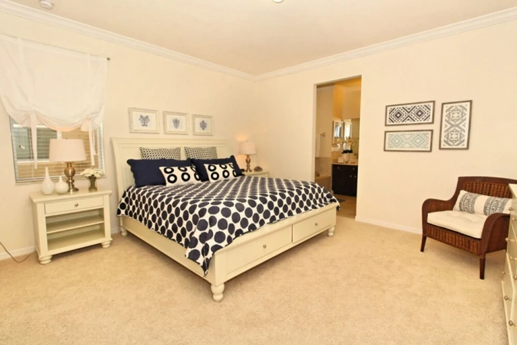 5 Bedrooms Cottage