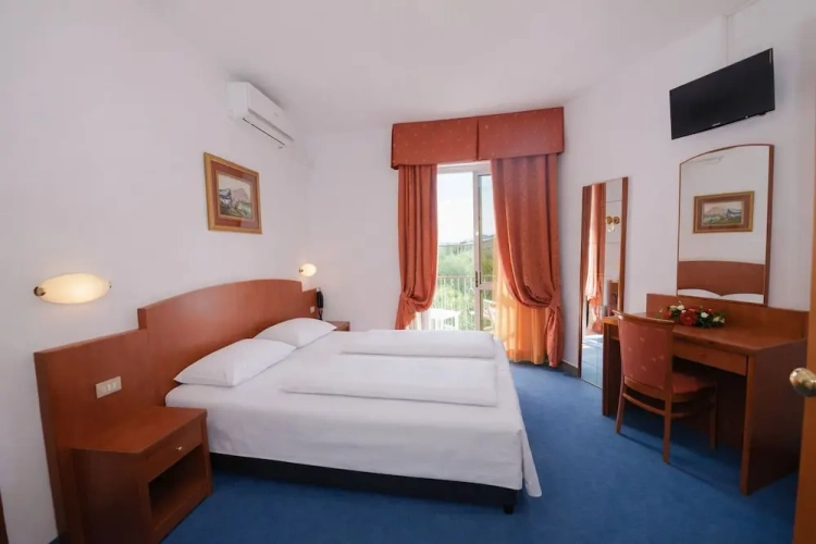 Standard Double room with balcony and with courtyard view