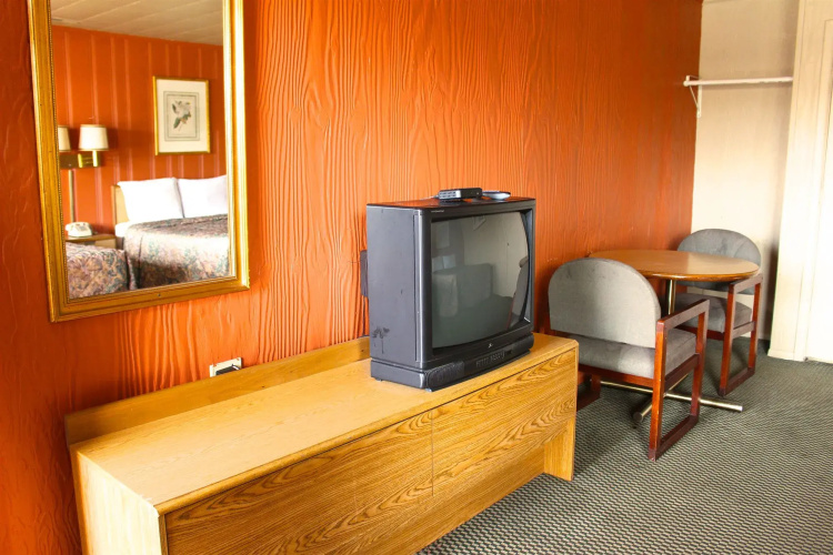 Hometowne Inn & Suites