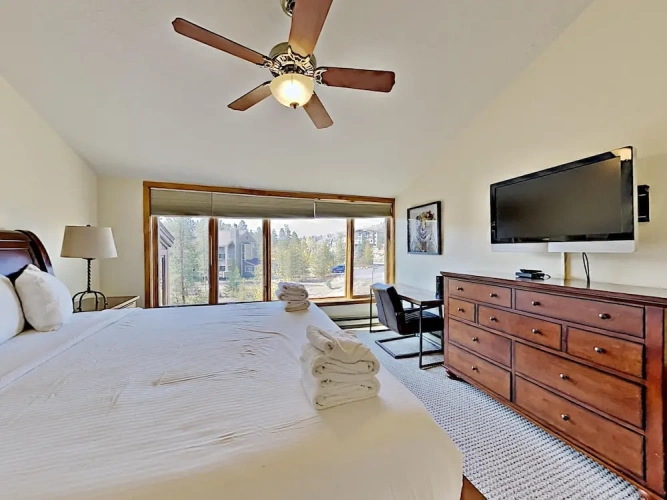 Standard room with balcony and with mountain view