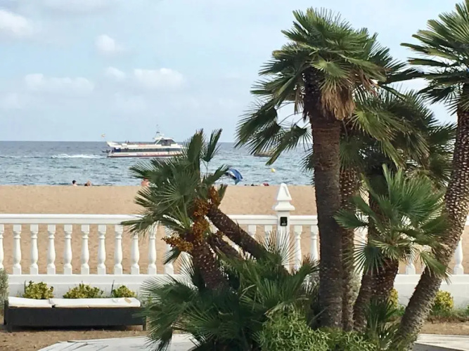 Boutique home the beach