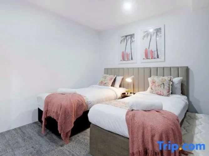 1 Bedroom Apartment with ocean view