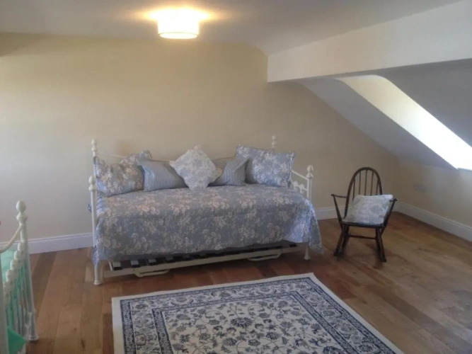 5 Bedrooms Cottage