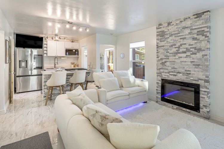 2 Bedrooms Apartment
