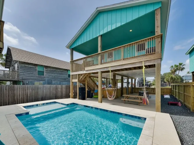 3 Bedrooms Cottage with balcony