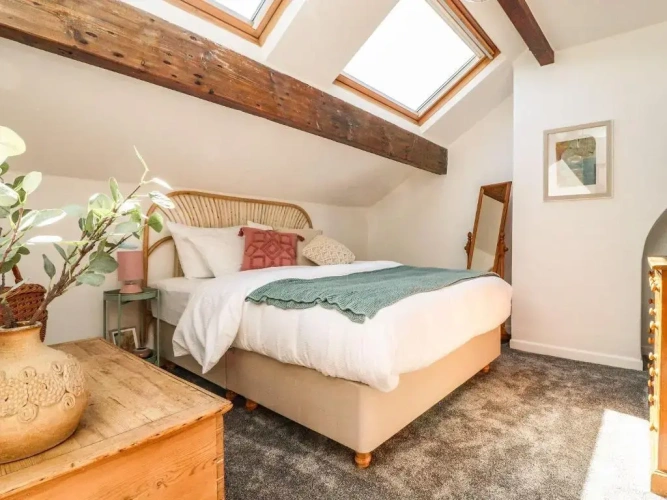 4 Bedrooms Triple Cottage