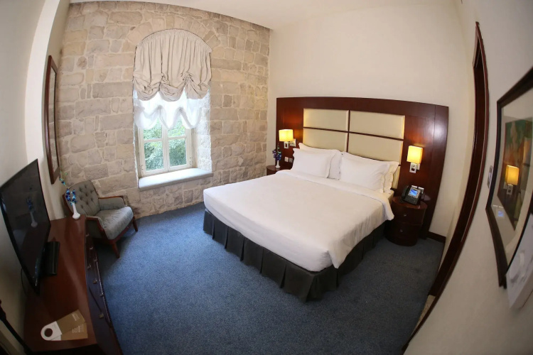 Grand Kadri Hotel
