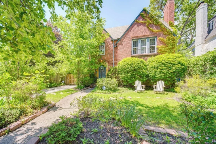 4 Bedrooms Cottage