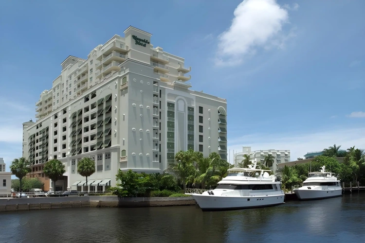 Riverside Hotel